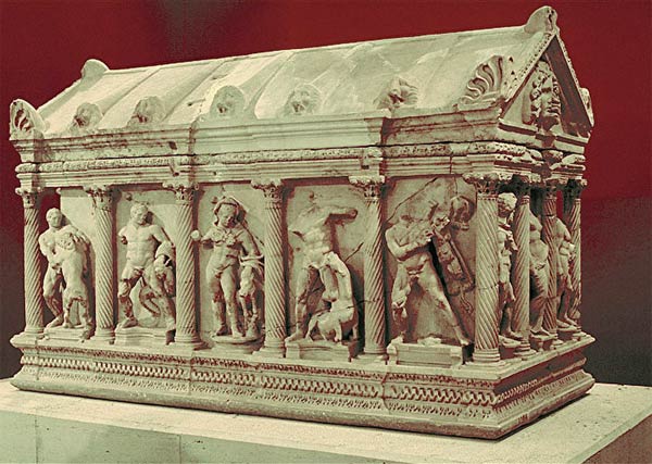 один из экспонатов археологического музея Антальи