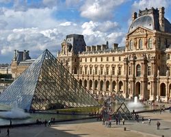 Лувр - самый популярный музей в мире