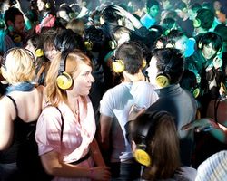 бесшумные дискотеки в Испании стали популярнее