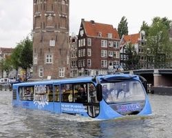 плавающий автобус в Амстердаме 2012