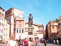 Кампо деи Фиори с памятником Джордано Бруно в Риме Италия