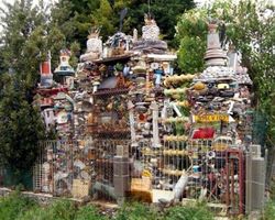 дома из мусора в США