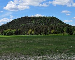 искусственная гора на отдыхе в Голландии