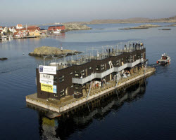 плавучий отель в Румынии